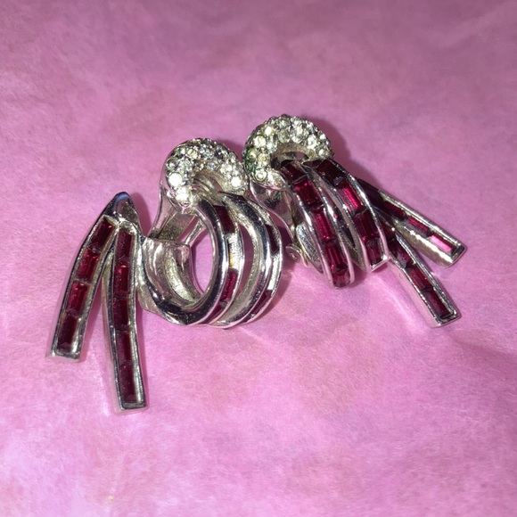 💍 Ruby Red Gemstone Gem Stone Boucher Vintage Clip On Earrings Signed 💗 - Picture 3 of 10